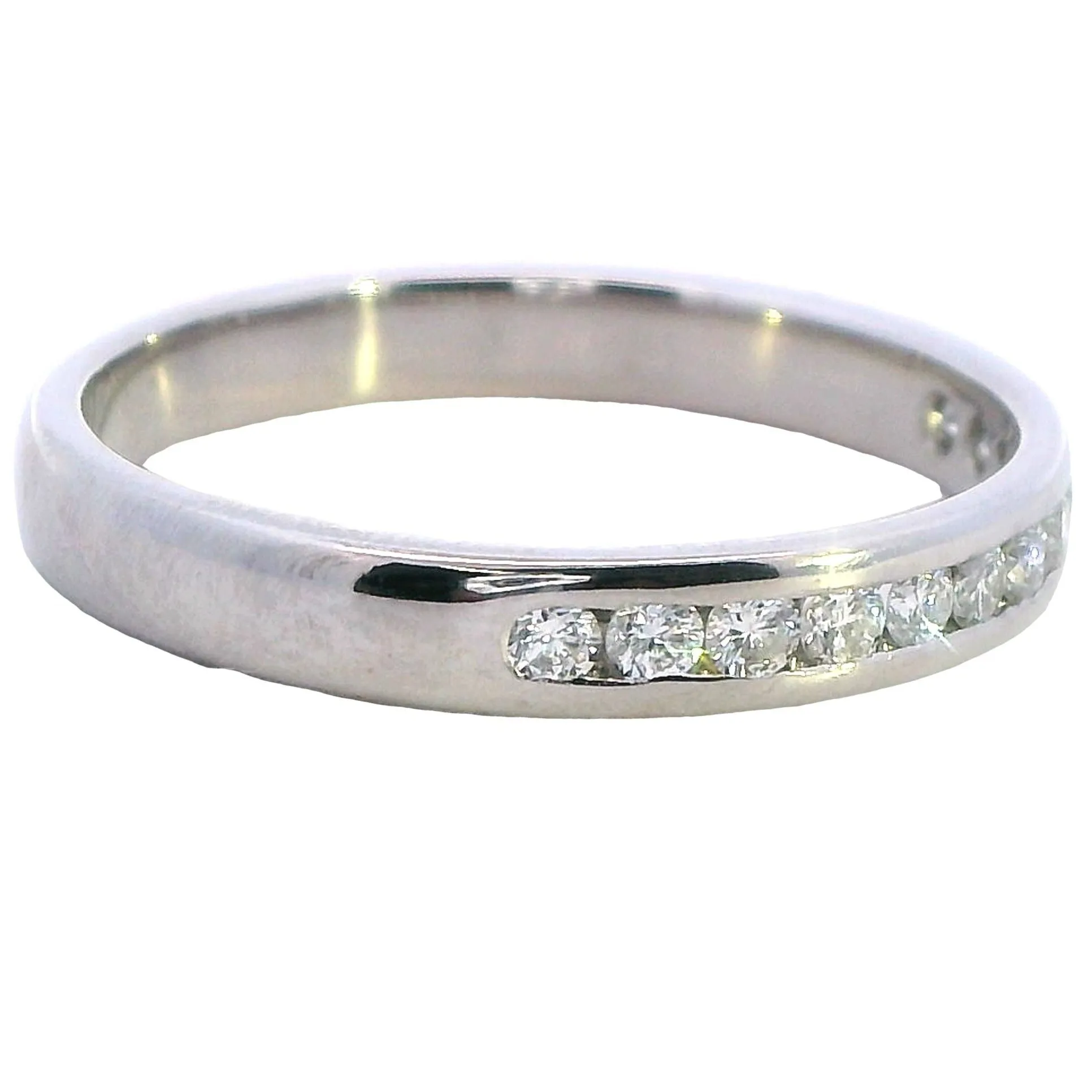 Exquisite Elegance: Certified 14ct White Gold Diamond Ring - Treasure