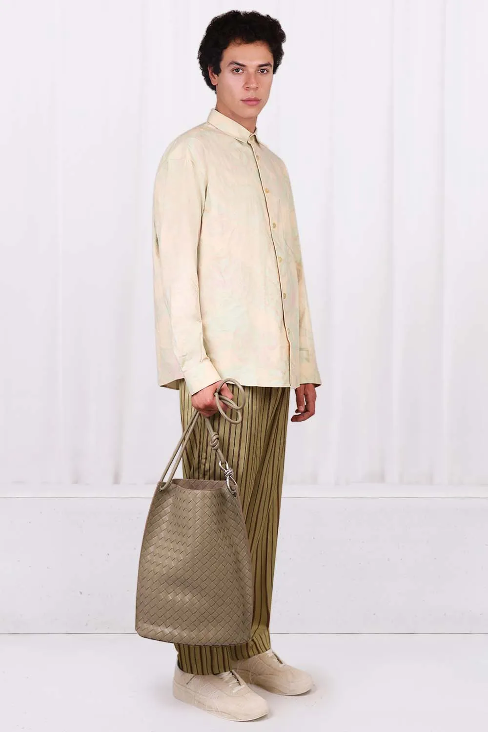 KNOT HOOK MEDIUM BUCKET BAG | TAUPE/SILVER