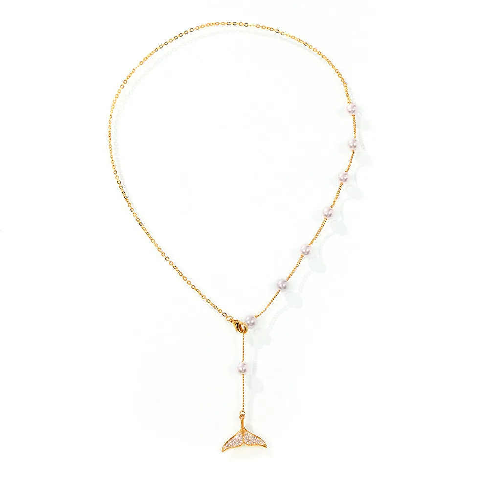 Luxurious Shell Bead Necklace with Zircon Accent