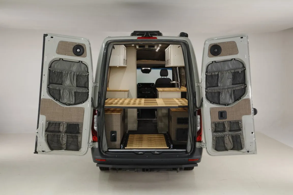 RB Touring Van DH - 170 EXT 3500 4X4