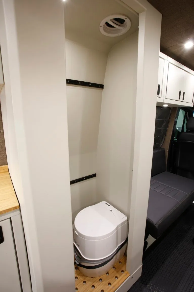 RB Touring Van DH - 170 EXT 3500 4X4