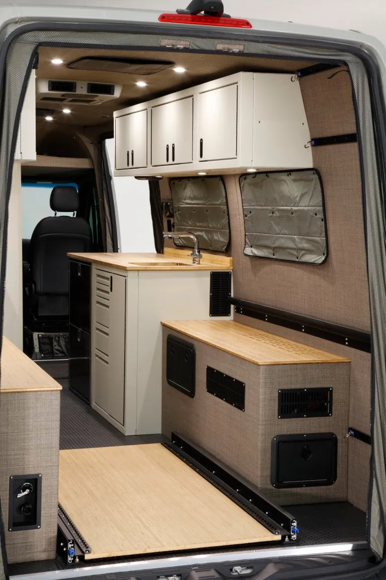 RB Touring Van DH - 170 EXT 3500 4X4