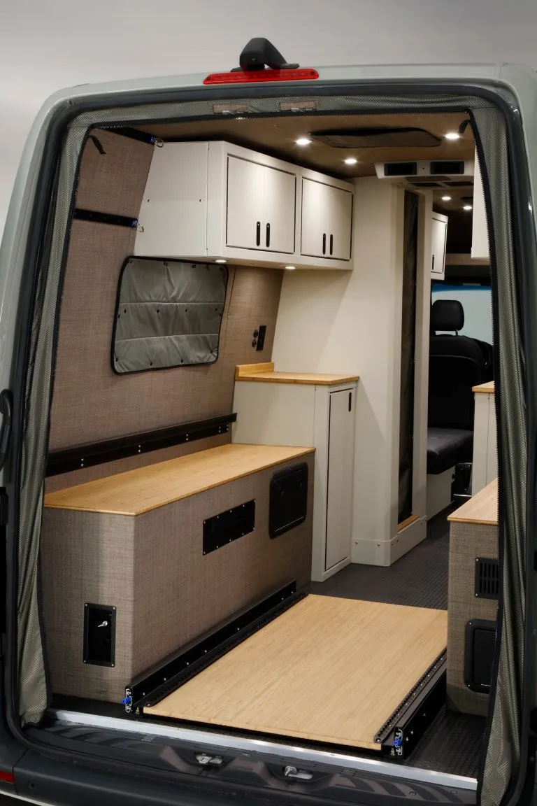 RB Touring Van DH - 170 EXT 3500 4X4