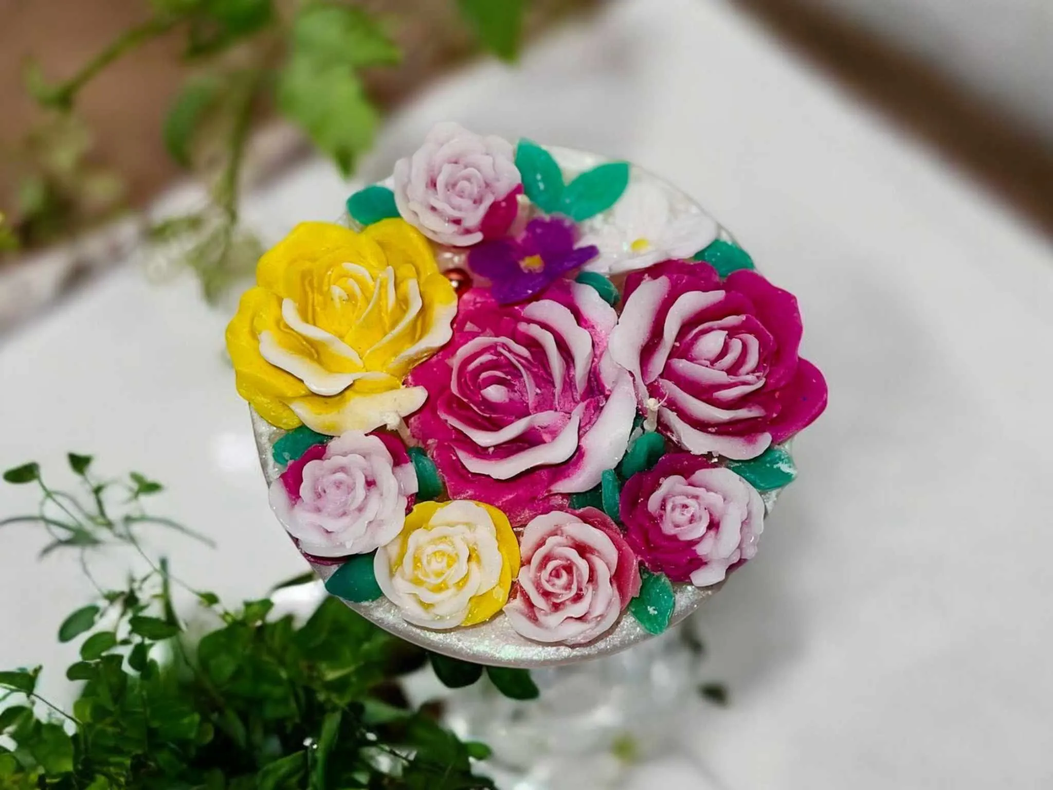Scented carved candle - Roses design