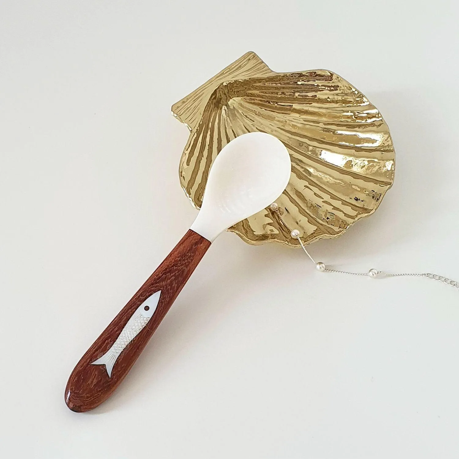 Shell Cutlery With Wooden Handle