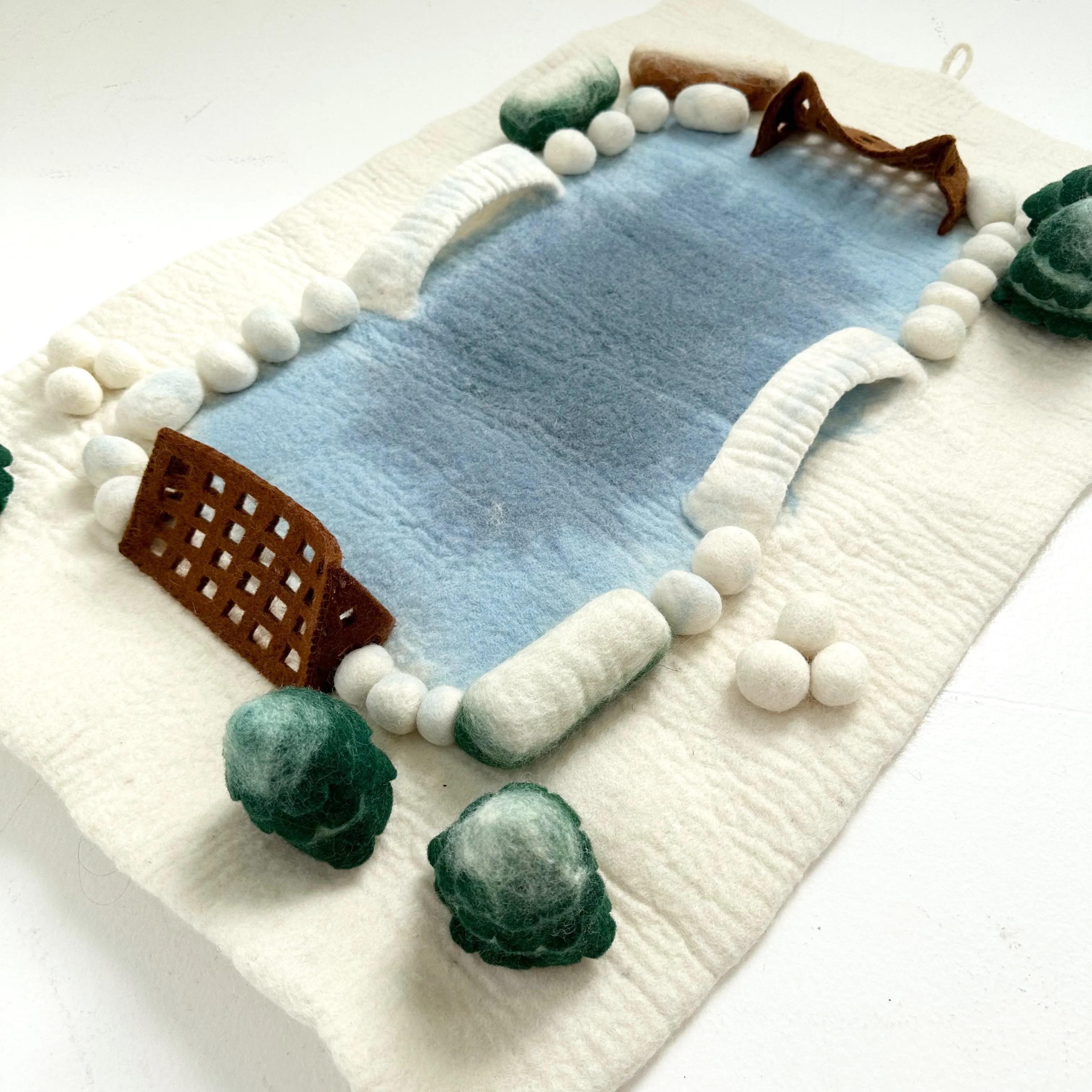 TARA TREASURES FELT LARGE SNOW ICE RINK PLAY MAT PLAYSCAPE
